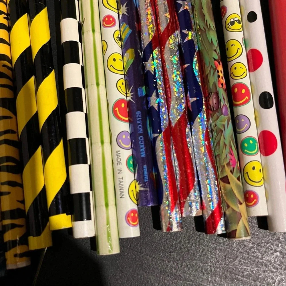 Vintage Printed Pencils Lot Of 24 Wooden Pencil Lisa Frank Animals Flag Smiley - Picture 9 of 10